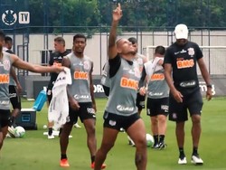 Video Gol Keren, Nendangnya dari Lapangan Sebelah!