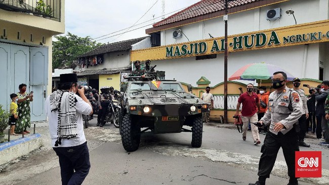 Abu Bakar Ba'asyir tiba di Ponpes Ngruki usai bebas murni dari menjalani masa tahanan di Lapas Gunung Sindur, pada Jumat (8/1) pagi.