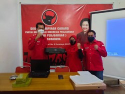 Laptop untuk 31 Pengurus, PDIP Surabaya Saksikan HUT ke-48 Bersama Rakyat