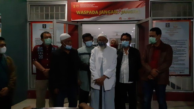 Tak ada gegap gempita penyambutan Abu Bakar Ba'asyir saat menghirup udara bebas dini hari tadi di Lapas Gunung Sindur, Jumat (8/1).