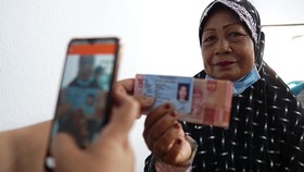 Setop Bansos Tunai Kala Ekonomi Warga Miskin Belum Pulih
