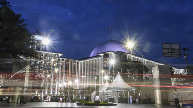 Pengelola Masjid Istiqlal masih perlu menggelar rapat dengan pelbagai pihak untuk memutuskan perizinan penggunaan masjid ini sebagai tempat akad Atta-Aurel.