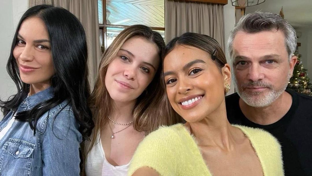 Sophia Latjuba bersama dua anak dan mantan suami