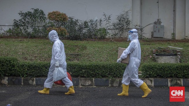 Epidemiolog menilai Indonesia masih jauh untuk mencapai puncak gelombang pandemi covid-19 meski kasus menunjukkan tren melandai.