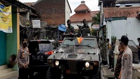 VIDEO: Gunakan Rantis TNI-Polri Patroli di Ponpes Baasyir