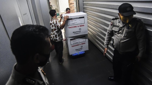 Wakil Menteri Agama (Wamenag) Zainut Tauhid Sa'adi menyebut vaksin Covid-19 produksi Sinovac, perusahaan asal China, terbebas dari najis.