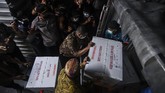 FOTO: Vaksin Covid-19 Merek Sinovac Jatah untuk Jakarta Dinkes DKI Jakarta telah menerima puluhan ribu Vaksin Covid-19 merek Sinovac untuk digunakan di wilayah tersebut saat izin BPOM telah keluar.