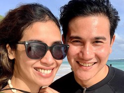 Vino G Bastian Berikan Kue BTS di Ultah Marsha Timothy