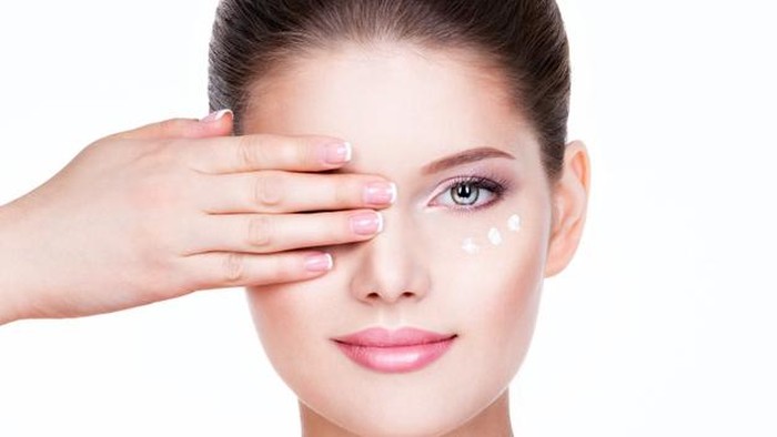 6 Kesalahan Pemakaian Eye Cream Menjadi Tidak Optimal