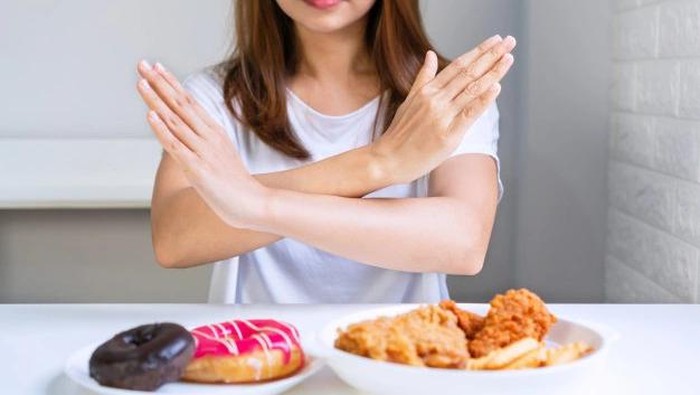 Hal-Hal Ini Menunjukan Bahwa Dietmu Salah, Rambut Rontok Salah Satunya! Hal-Hal Ini Menunjukan Bahwa Dietmu Salah, Rambut Rontok Salah Satunya!