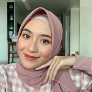 8 Gaya Hijab Simpel Bianca Kartika, Influencer Cantik yang Tinggal di Korea