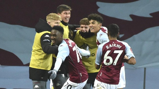 Pemain muda Aston Villa, Louie Barry punya kisah unik saat ia meminta kembali kostum yang ditukar dengan pemain Liverpool, Fabinho.