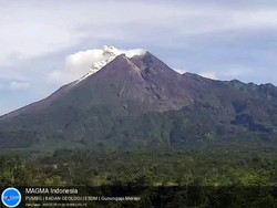 Gunung Merapi 29 Kali Muntahkan Lava Pijar Kemarin, Hujan Abu Guyur Sleman