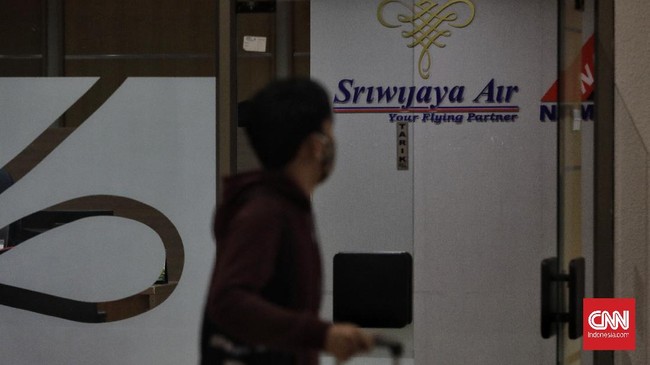 Palang Merah Indonesia (PMI) DKI jakarta menyiapkan 100 orang personil termasuk satu tim penyelam untuk mencari puing pesawat Sriwijaya Air SJ 182.