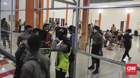 Sriwijaya Air Hilang, Keluarga Berkumpul di Bandara Pontianak