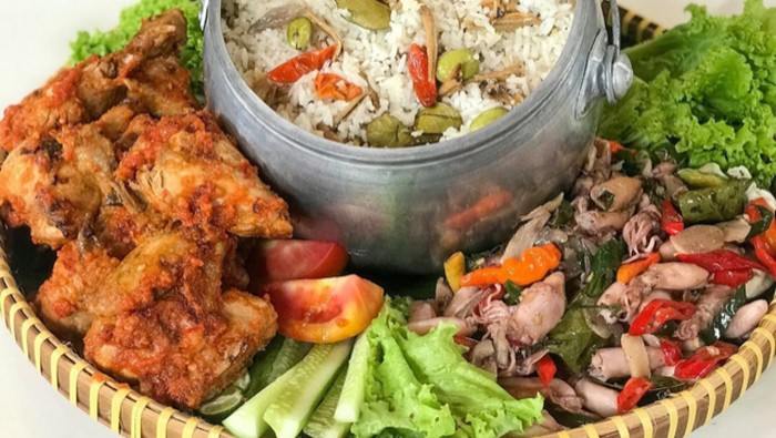 Nasi Liwet Komplet