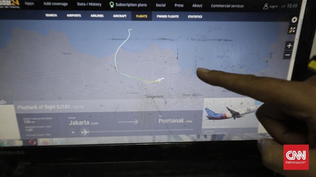 Nelayan Pulau Lancang, Kepulauan Seribu mendengar dentuman keras saat pesawat Sriwijaya SJ-182 dikabarkan hilang kontak Sabtu (9/1) sore