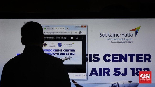 Pengamat Penerbangan Alvin Lie menyebut Emergency Locator Transmitter (ELT) Sriwijaya Air yang jatuh seharusnya memancarkan sinyal.