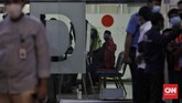 FOTO: Asa Keluarga Korban Menanti Kabar Sriwijaya Air SJ 182 Suasana cemas namun masih berharap sebuah kejadian menyelimuti para keluarga korban pesawat jatuh Sriwijaya Air SJ 182.