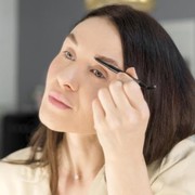 6 Rekomendasi Eyebrow 3 in 1 untuk Alis Cetar dan Tahan Lama!