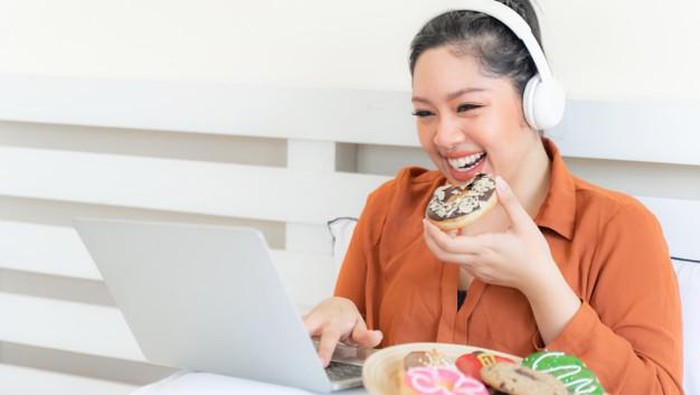 Suka Ngemil Tapi Lagi Hemat? Yuk Coba Bikin 4 Cemilan Murah dan Enak Berikut Ini