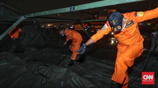 Polri menyiapkan tiga posko korban pesawat jatuh Sriwijaya Air di RS Polri Kramatjati, yaitu posko ante mortem, post mortem, dan family assistance.