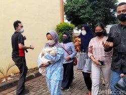 Keluarga Korban Sriwijaya Air Diambil Sampel DNA di RS Polri