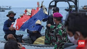 FOTO: Temuan Barang Penumpang dan Puing Sriwijaya SJ 182