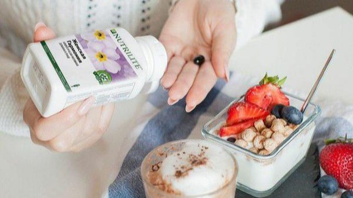 Bukan Cuma Skincare, Kulit Wajah Juga Butuh Suplemen Untuk Merawat dari Dalam