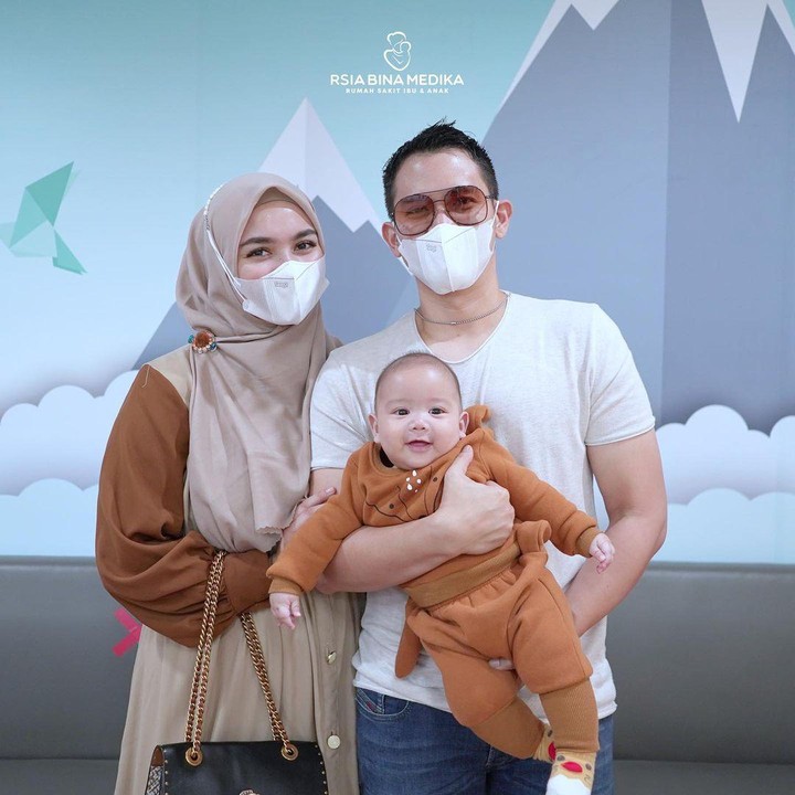 <p>7. Semoga keluarga Citra Kirana sehat selalu ya, Bunda. Selain itu, kita doakan juga agar baby Athar tumbuh menjadi anak yang bisa membanggakan orang tuanya. (Foto: Instagram @@citraciki.dll)</p>