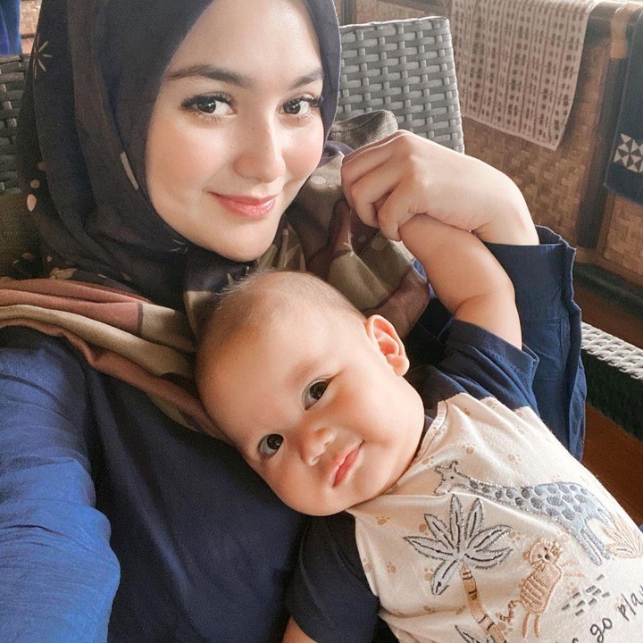 <p>3. Enggak terasa, kini baby Athar sudah berusia hampir 5 bulan, lho. Dalam potret yang kerap dibagikan Citra Kirana, bayi laki-laki ini terlihat makin menggemaskan, Bunda. (Foto: Instagram @@citraciki.dll)</p>