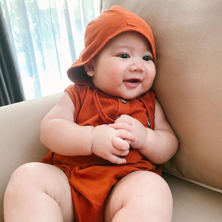 <p>5. Baby Athar juga jadi bayi yang ceria lho, Bunda. Ia kerap terlihat tersenyum dan tertawa saat akan difoto. (Foto: Instagram @@citraciki.dll)</p>
