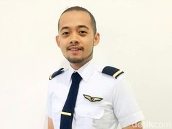 Ibunda Fadly Satrianto, Kru Sriwijaya Air SJ182 Meminta Doa Anaknya Ditemukan