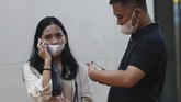 FOTO: Asa Keluarga Korban Menanti Kabar Sriwijaya Air SJ 182 Suasana cemas namun masih berharap sebuah kejadian menyelimuti para keluarga korban pesawat jatuh Sriwijaya Air SJ 182.