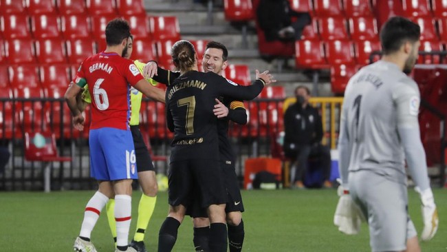 Barcelona meraih kemenangan telak 4-0 atas Granada dalam laga lanjutan Liga Spanyol di Stadion Nuevo Los Carmenes, Minggu (10/1) dini hari WIB.