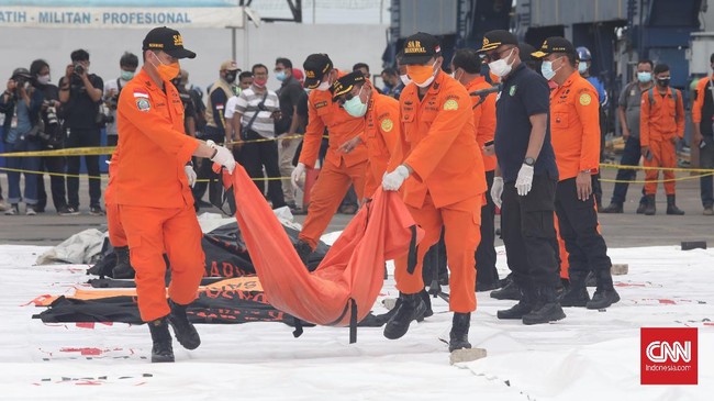RS Polri terus mengumpulkan data keluarga korban pesawat Sriwijaya Air SJ 182 untuk kebutuhan identifikasi.