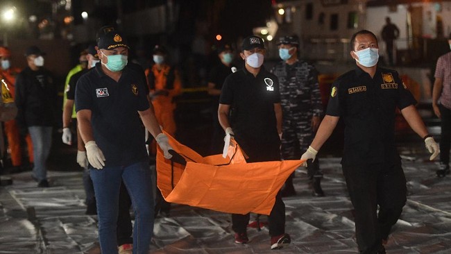 Jasa Raharja akan menunggu pernyataan remsi pemerintah sebelum memberikan santunan kepada keluarga korban pesawat jatuh Sriwijaya Air SJ 182.