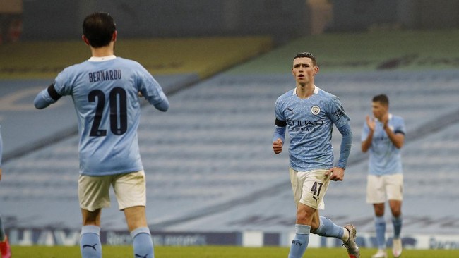 Manchester City dan Chelsea berhasil lolos setelah mengalahkan lawan masing-masing, sementara Leeds United tersingkir di babak ketiga Piala FA.