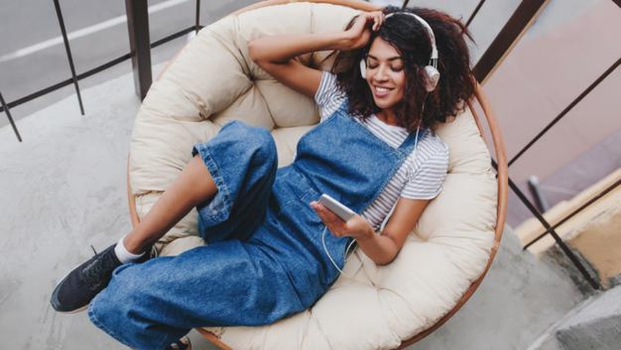 Cara Hadapi Writer's Block adalah dengan Mendengarkan Lagu/Freepik.com
