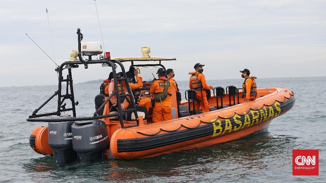 Basarnas bakal mengecek kebenaran informasi tentang tanda SOS yang muncul di Pulau Laki, dekat dari lokasi pesawat SJ 182 jatuh.