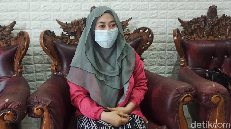 S (36) ibu yang dipolisikan anaknya kini penahanannya ditangguhkan, Minggu (10/1/2021).