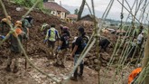 FOTO: Longsor di Sumedang, 13 Tewas dan 18 Terluka Longsor yang terjadi di Dusun Bojong Kondang, Desa Cihanjuang, Kecamatan Cimanggung, Kabupaten Sumedang menewaskan 13 orang dan sedikitnya 18 terluka.