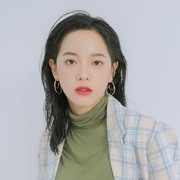 10 Pesona Kim Sejeong dalam Setelan Jas dan Blazer yang Kece Abis