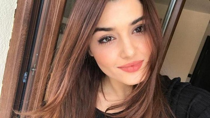 10 Pesona Hande Ercel, Wanita Tercantik di Dunia yang Mencuri Perhatian 10 Pesona Hande Ercel, Wanita Tercantik di Dunia yang Mencuri Perhatian