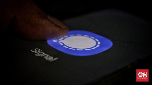 Bos Signal Buka-bukaan Respons Ribut Kasus WhatsApp Pendiri Signal Brian Acton angkat bicara terkait kebijakan privasi data WhatsApp dan Facebook yang berujung polemik.