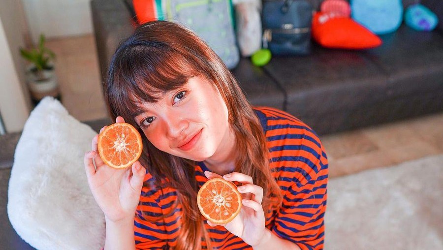 Cantiknya Bela Kuku, Selebgram Mirip Lisa 'BLACKPINK' yang Hobi Makan Cantiknya Bela Kuku, Selebgram Mirip Lisa 'BLACKPINK' yang Hobi Makan