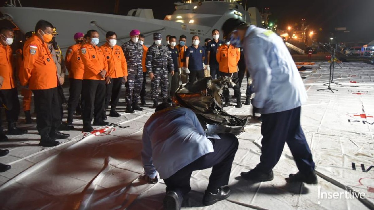 Evakuasi turbin pesawat Sriwijaya Air SJ182