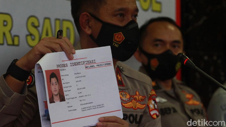 Satu korban pesawat Sriwijaya Air SJ182 yang teridentifikasi bernama Okky Bisma. Jenazah Okky Bisma bisa teridentifikasi dengan membandingkan data sidik jari.