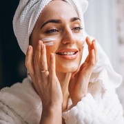 Suka Pakai Obat Totol Jerawat? Kenali Manfaat dan Efek Samping Benzoyl Peroxide Untuk Jerawat