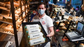 FOTO: Dorong Vaksinasi, Kue 'Jarum Suntik' Hadir di Jerman